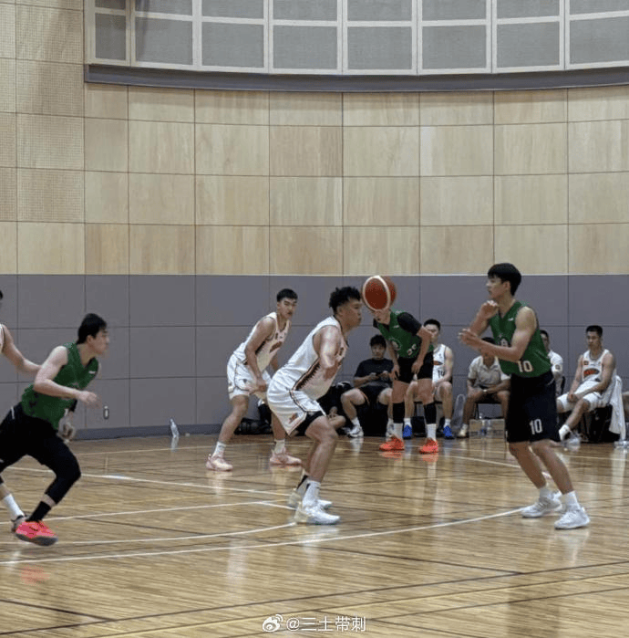 日与斯佩尔, 媒体人